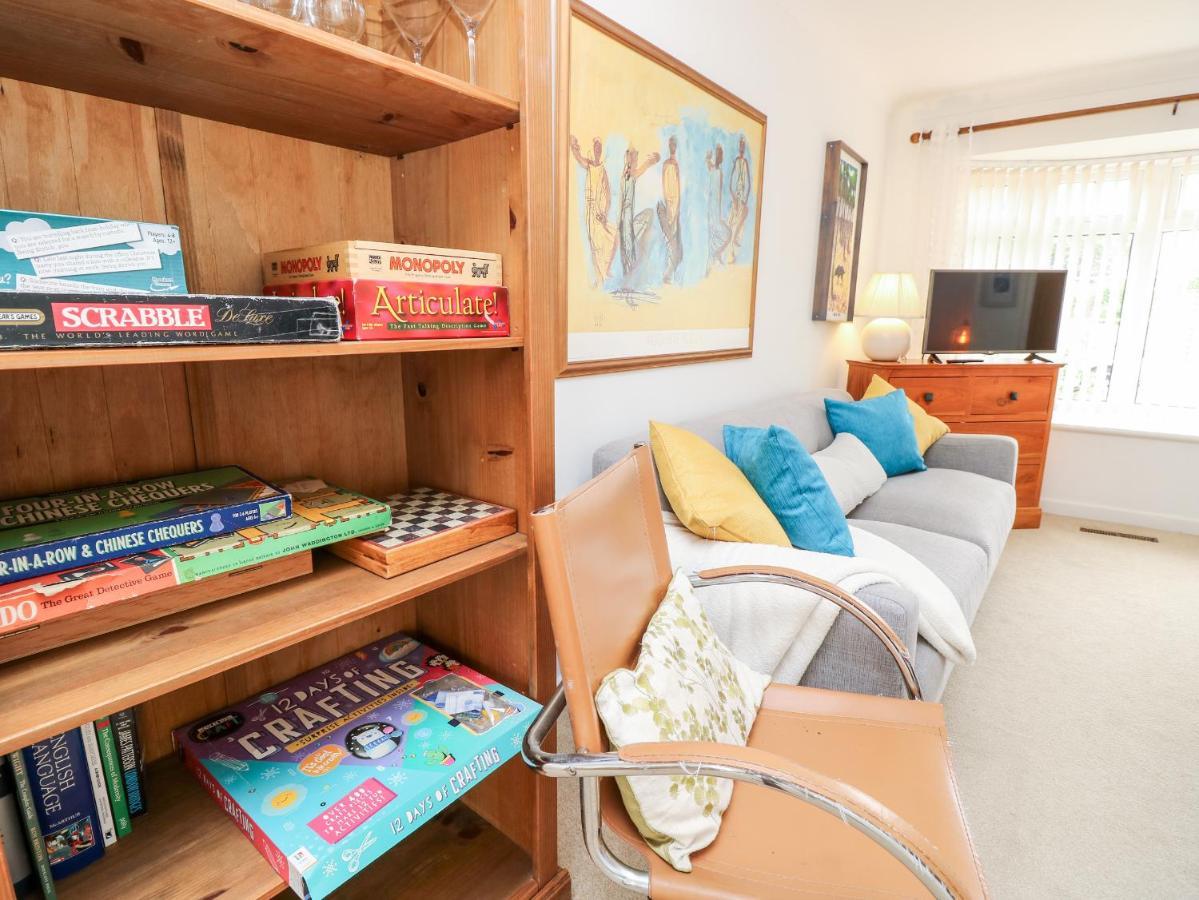 1 Westwood Close カウズ エクステリア 写真