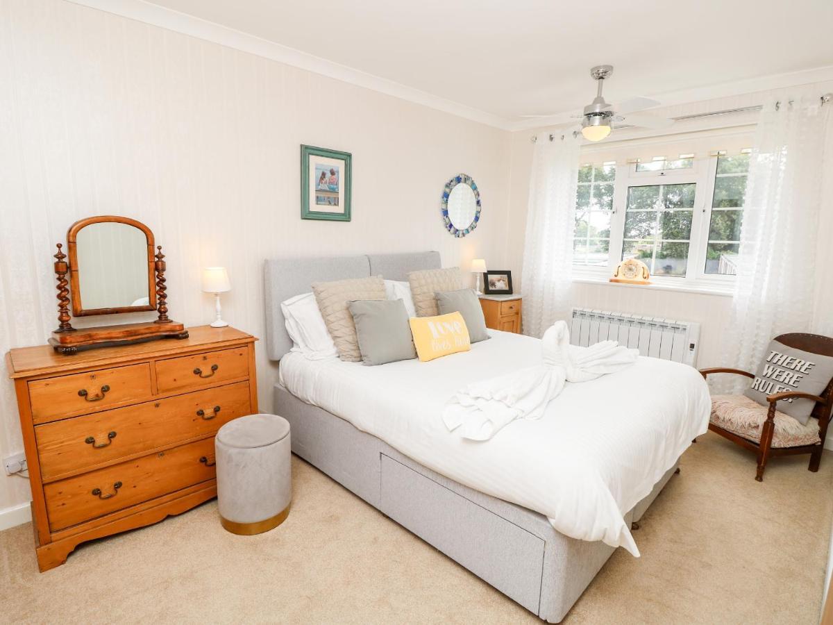 1 Westwood Close カウズ エクステリア 写真
