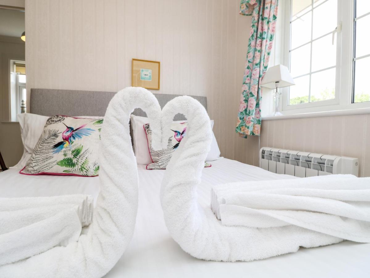 1 Westwood Close カウズ エクステリア 写真