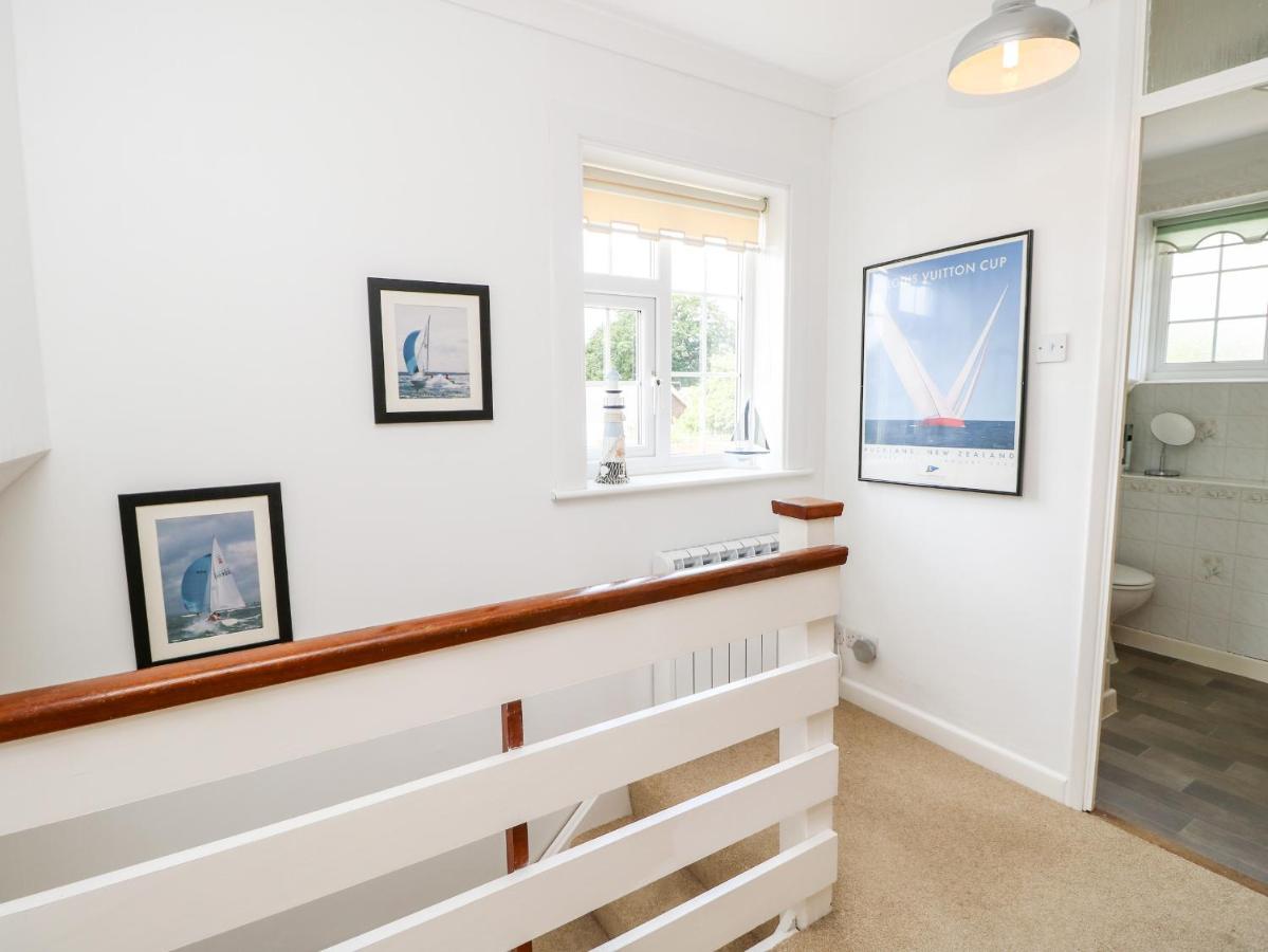 1 Westwood Close カウズ エクステリア 写真