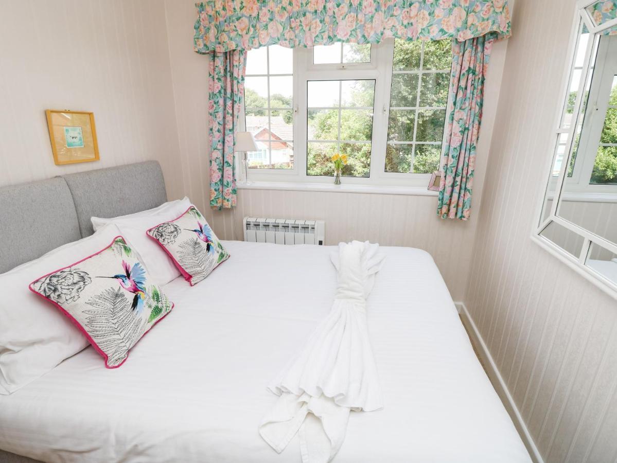1 Westwood Close カウズ エクステリア 写真