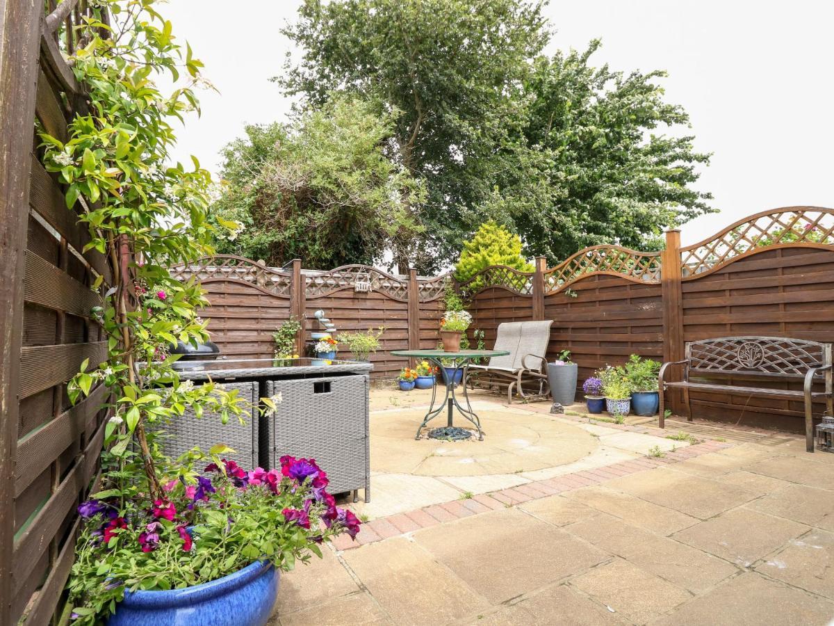 1 Westwood Close カウズ エクステリア 写真