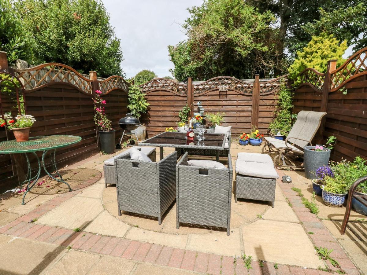 1 Westwood Close カウズ エクステリア 写真