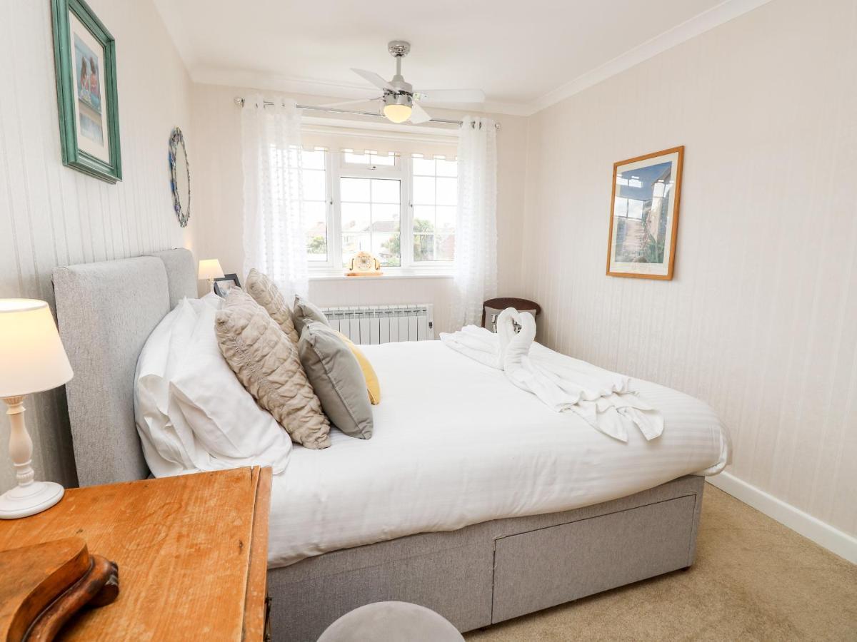 1 Westwood Close カウズ エクステリア 写真