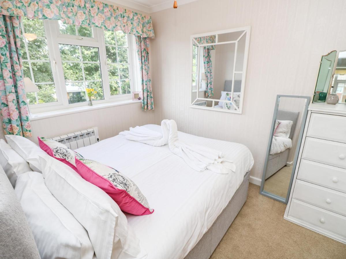 1 Westwood Close カウズ エクステリア 写真