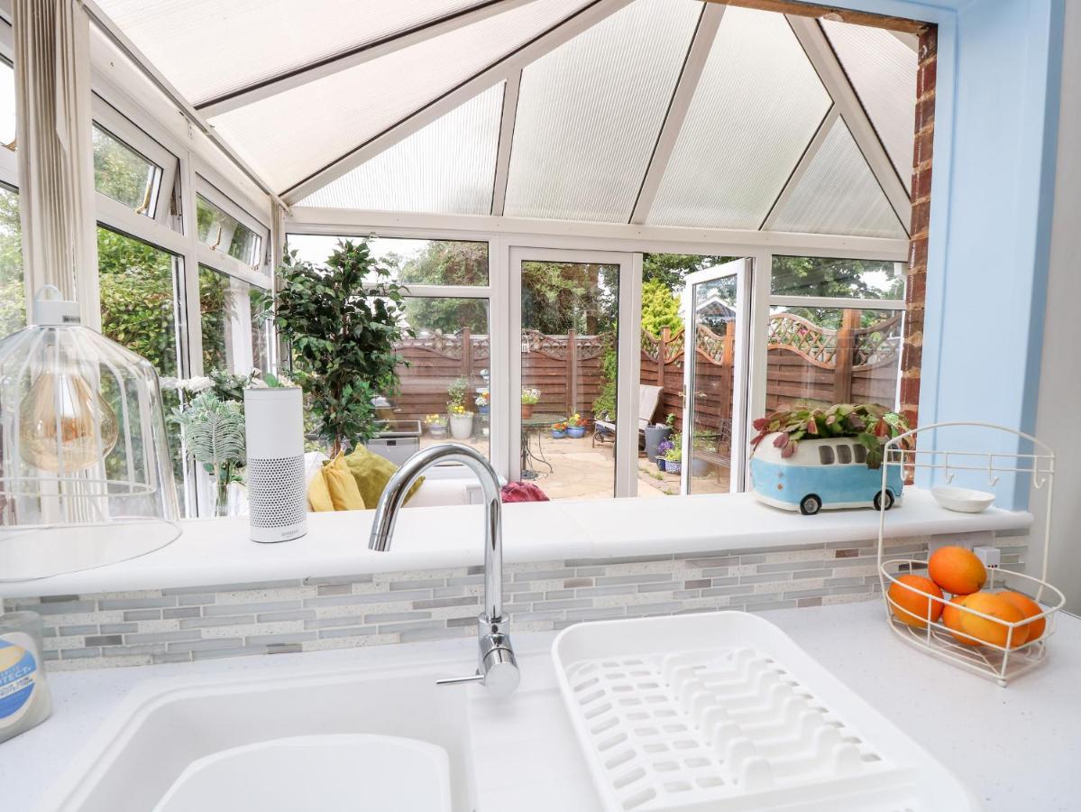 1 Westwood Close カウズ エクステリア 写真